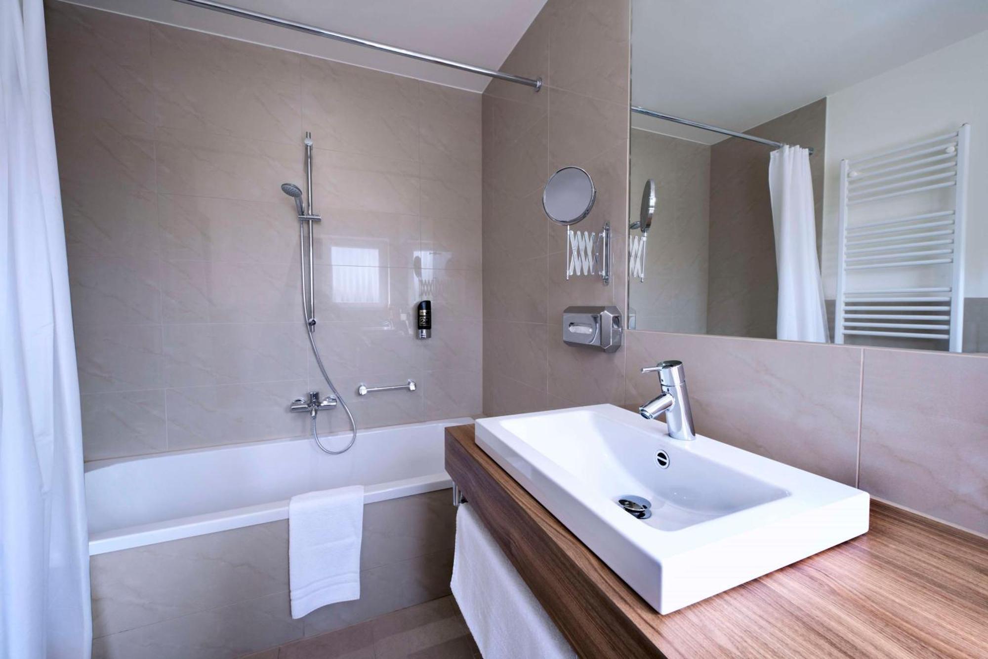 Best Western Hotel Brunnenhof Weibersbrunn Exterior photo